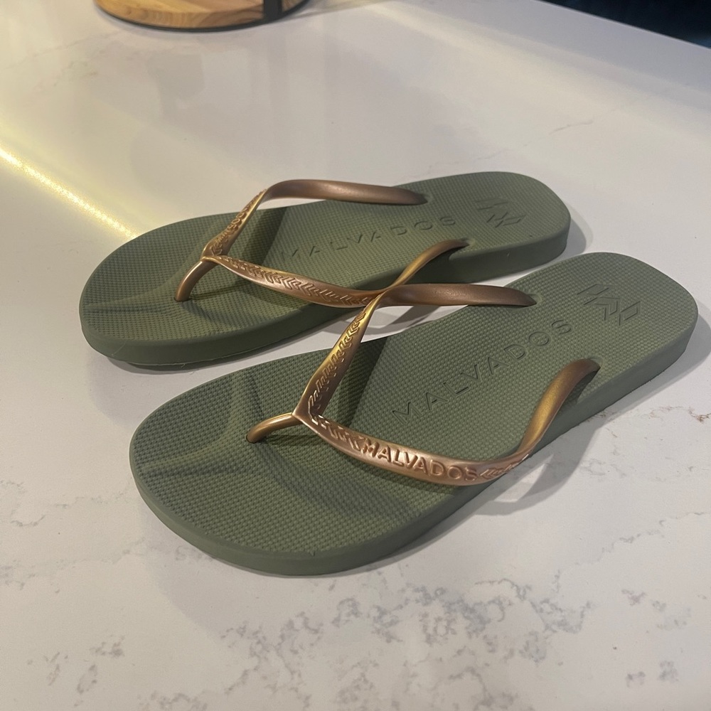 Malvado Green and Gold Flip Flop Sandal size 7/8